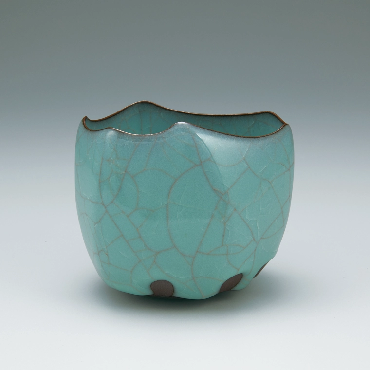 photo Tea bowl with grayish blue glaze.