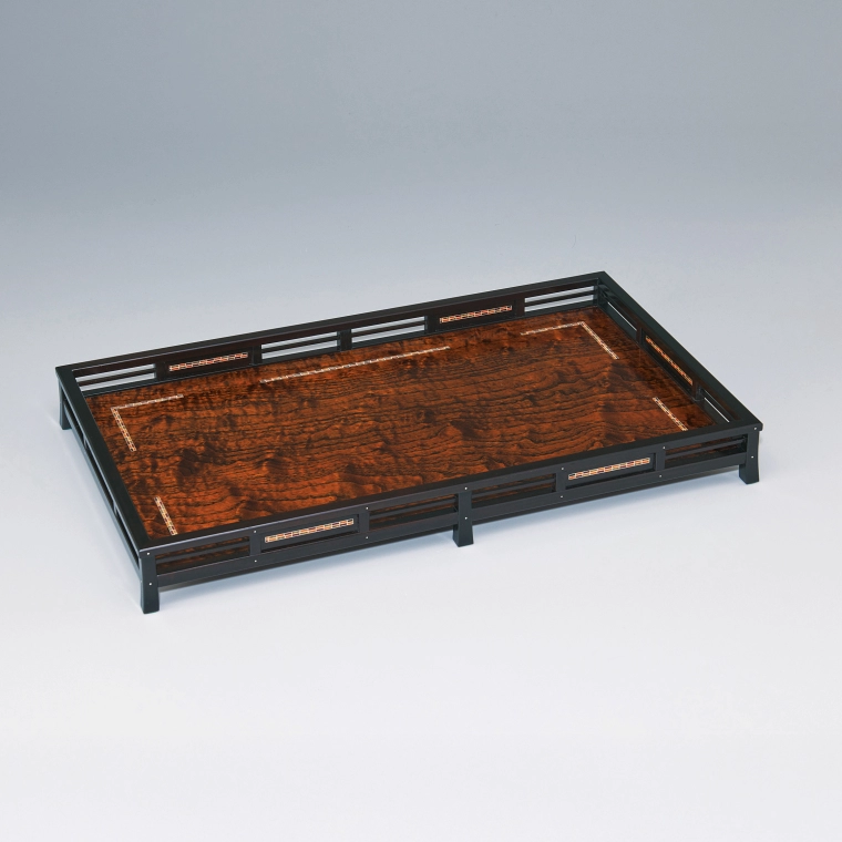 photo Legged tray of red sandalwood and Japanese raisin wood with mosaic inlay.