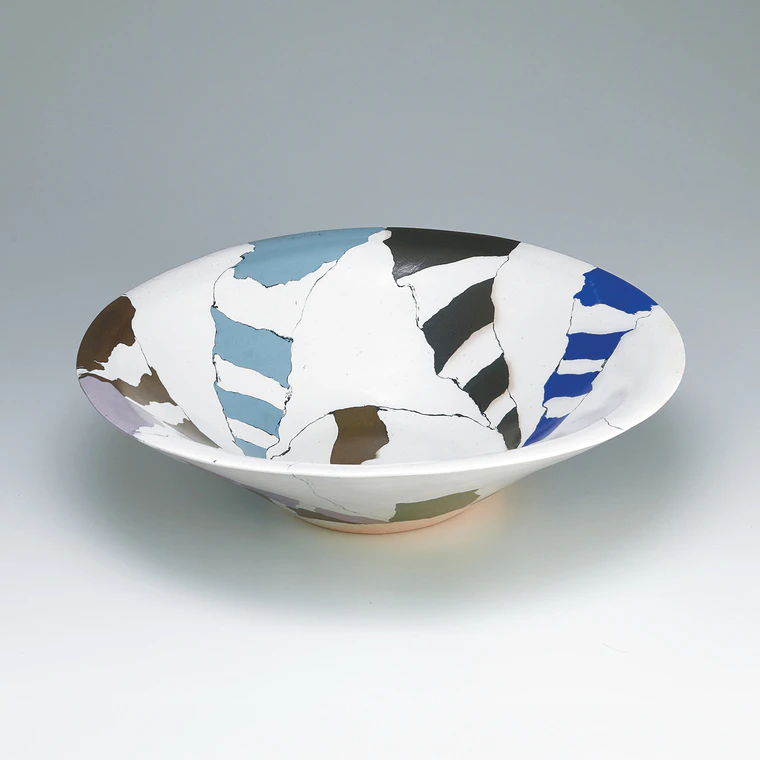 photo Large bowl with marbled design.