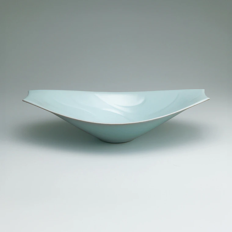 photo Bowl with celadon glaze. “Yōyō-yōyō （melt and fill）”
