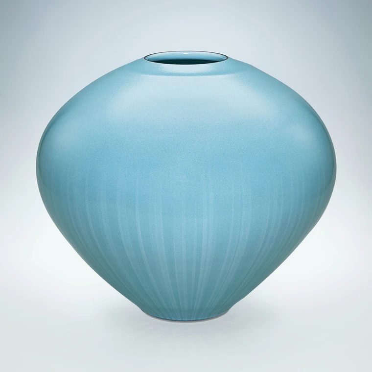 photo Jar with blue glaze in kakewake style.