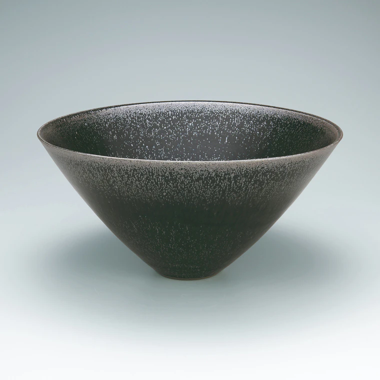 photo Deep bowl with black glaze with spots.