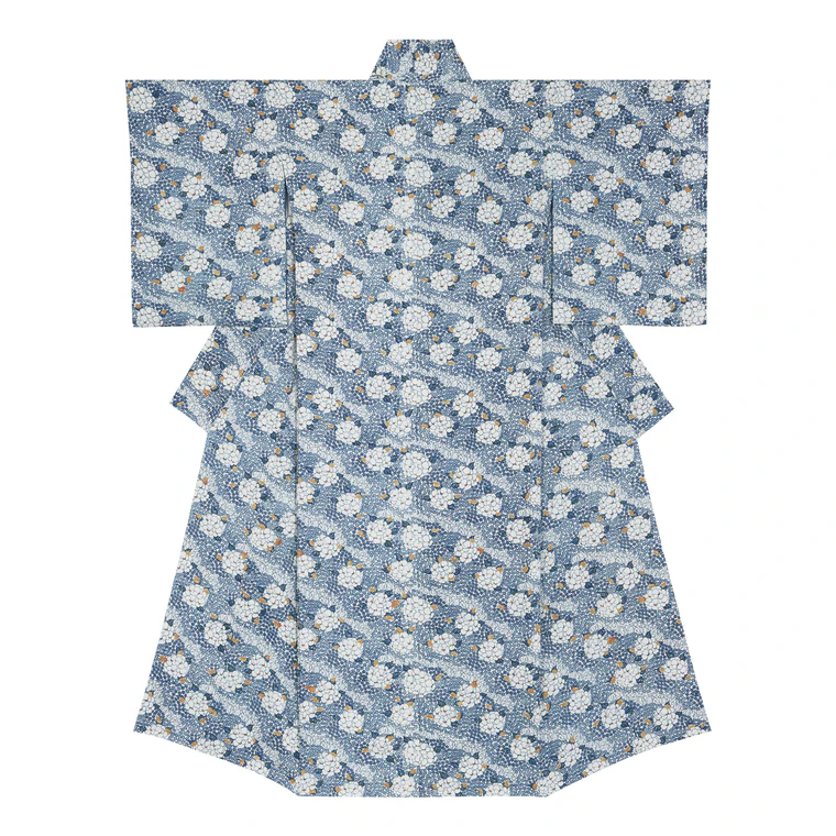 photo Kimono with design in indigo stencil dyeing. “Small jewels in the garden”