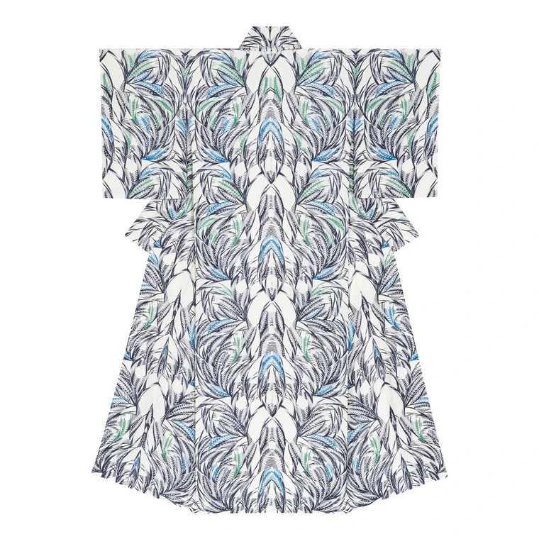 photo Kimono with design in stencil-resist picture dyeing. “Wind”