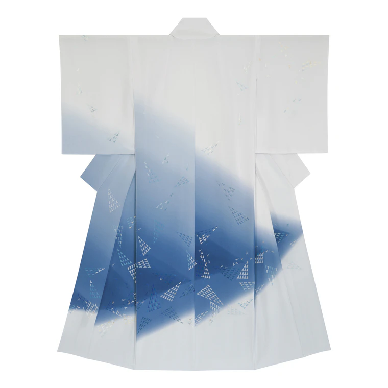 photo Kimono with design in embroidery. “Minamoto” 