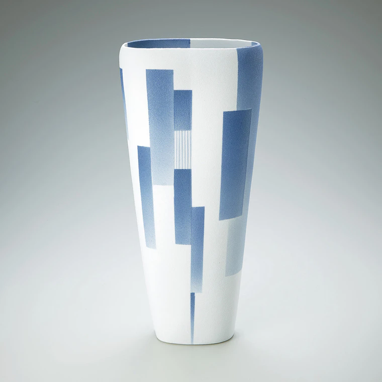 photo Jar in irregular shape with design in sprayed underglaze blue VII. “Listening to the rain on a windy night”