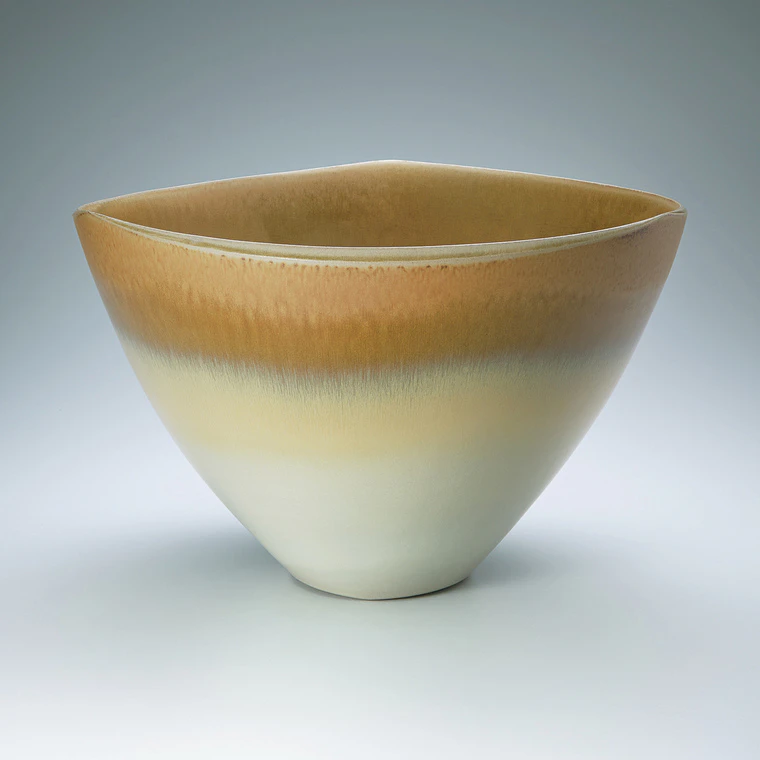 photo Hagi bowl with flowing white glaze.