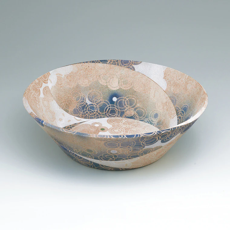 photo Bowl with blue design in fabric texture style encircling the body. “Early spring rain”