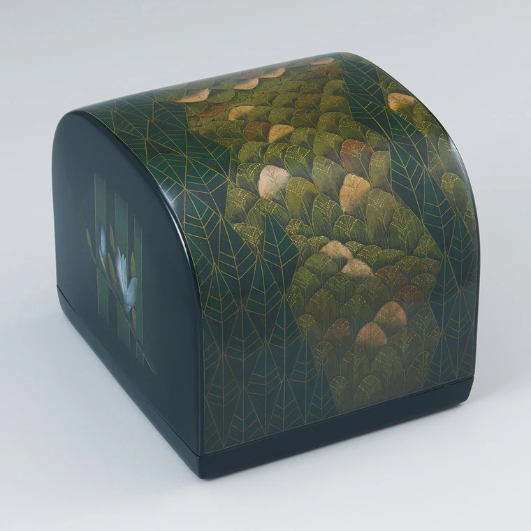 photo Kansitsu box with design in kinma and mother-of-pearl inlay. “Peaceful mountain”