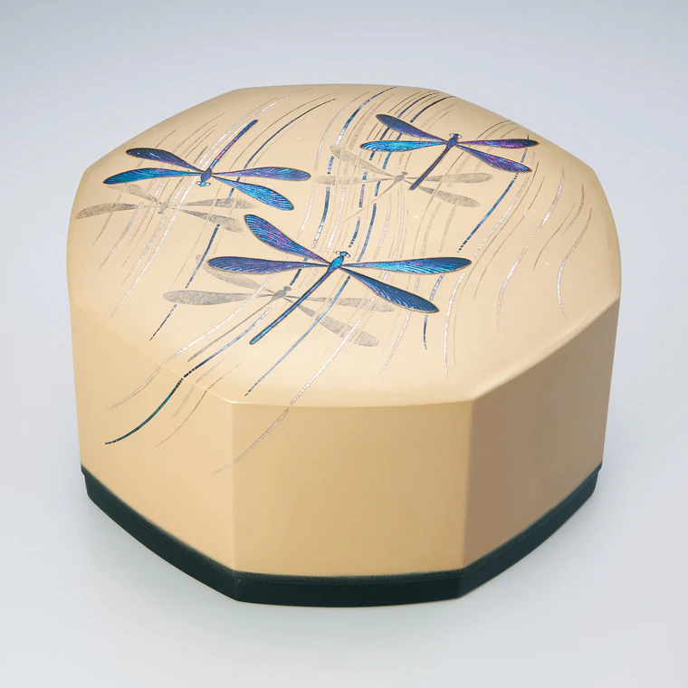 photo Octagonal Box with Design in Mother-of-pearl Inlay and Makie “Colors of Memory”