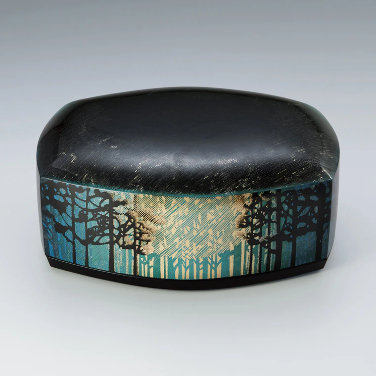 photo Kanshitsu box with design in kinma. “Sprouting”