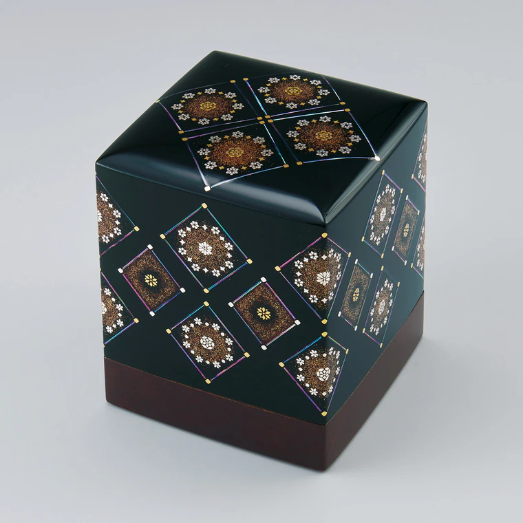 photo Box with design in kirikane. “Rhombuses get together”