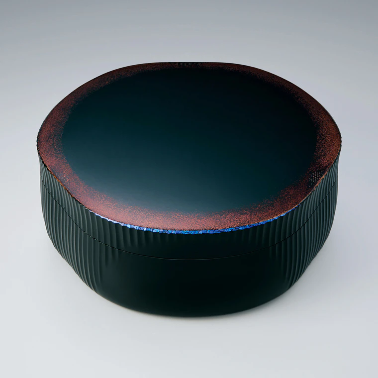 photo Kanshitsu box with design in makie. “Evening”