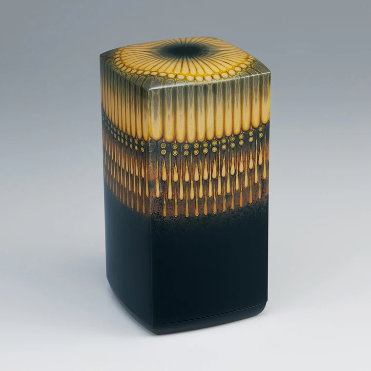 photo Kanshitsu box with design in kinma . “Light of flowers”