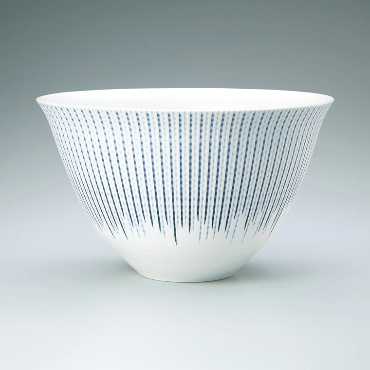 photo Vessel with engrave line design.