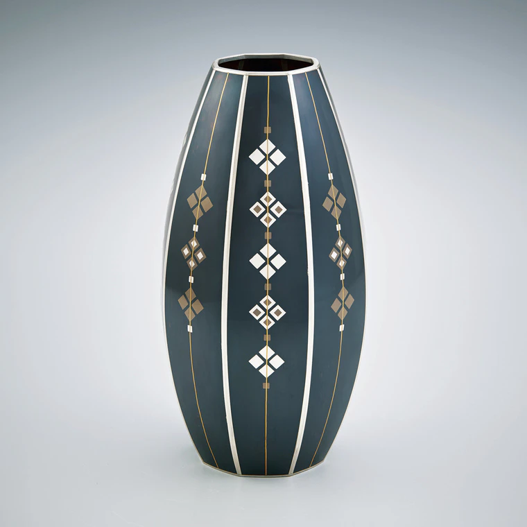 photo Octagonal flower vessel joined by heat welding method with design in inlay.