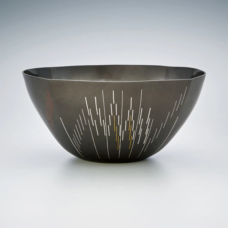 photo Forged shibuichi （rōgin） bowl with inlay.