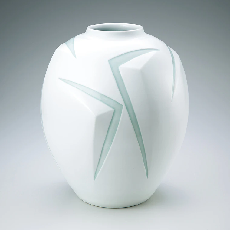 photo White porcelain jar with engrave design and glaze in kakewake style.