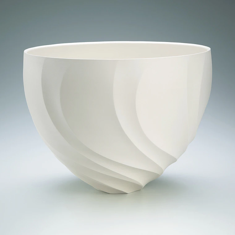 photo White porcelain bowl. “Yū”