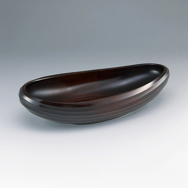 photo Vessel of zelkova wood finished in wiped urushi. “Travel by boat”