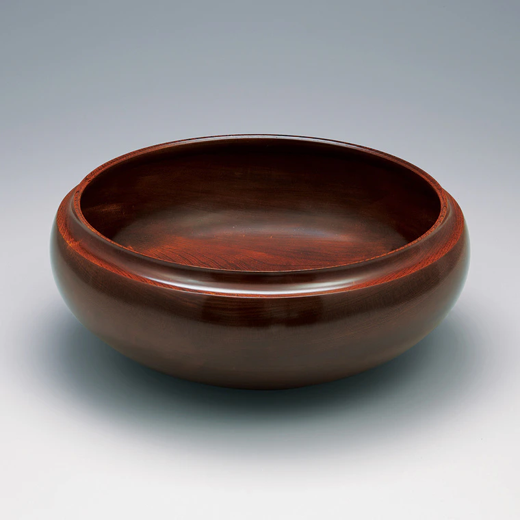 photo Bowl of zelkova wood finished in wiped urushi.