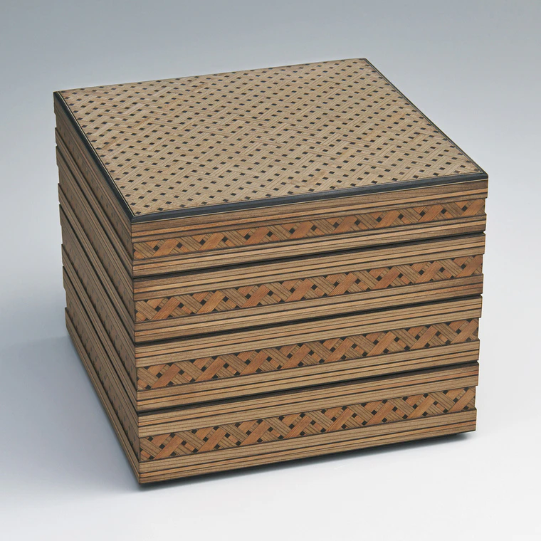 photo Tiered box of jindai cedar wood. “Many waves”
