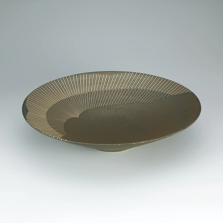 photo Bowl with black glaze and line design. “Flying”