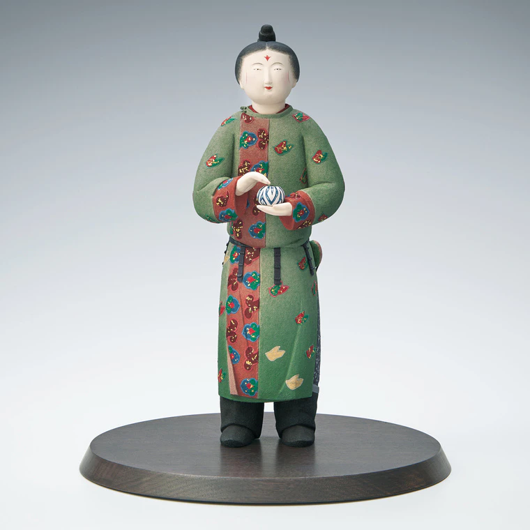 photo “Handmaid”. Ceramic sculpture with pigments and covered with washi paper.