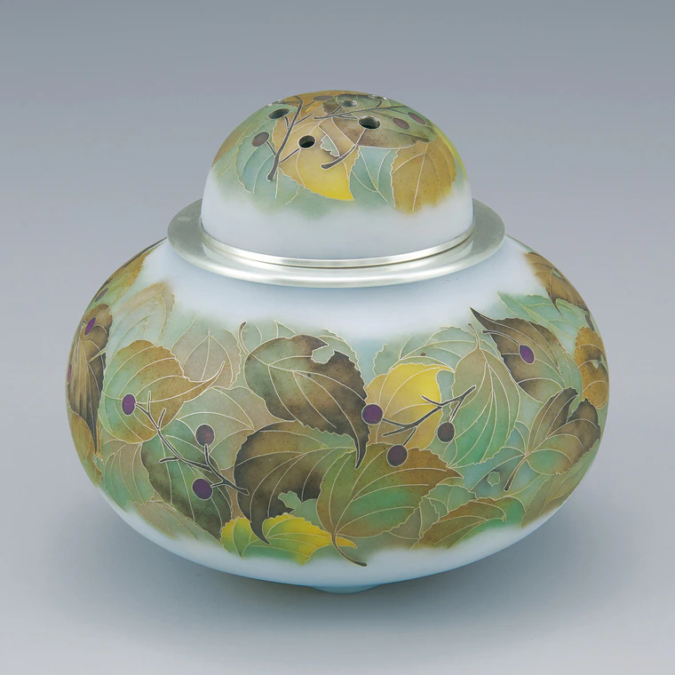 photo Cloisonne incense burner. “Elegant simplicity in snow”