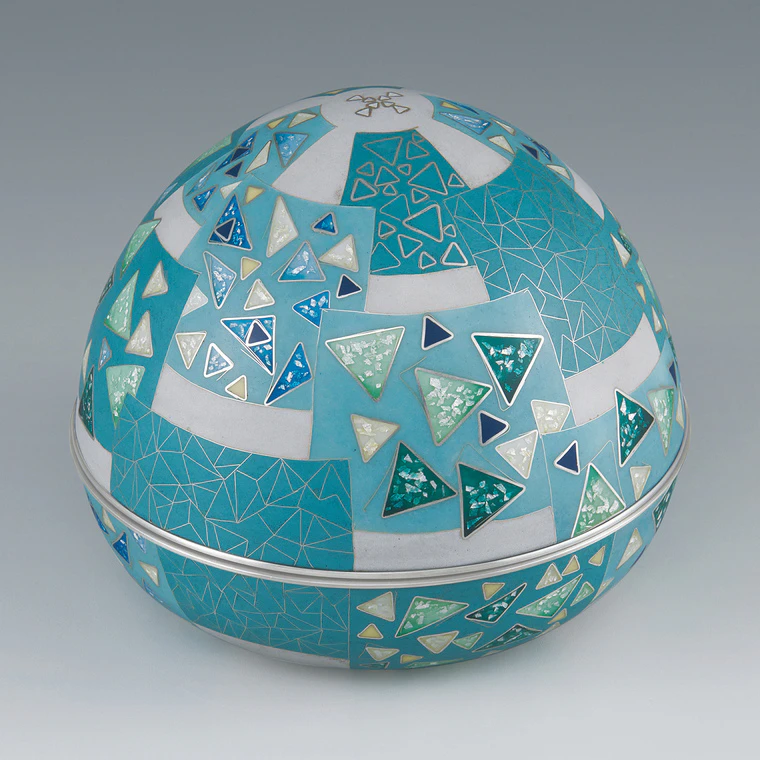 photo Cloisonne covered vessel. “The scent of the wind”