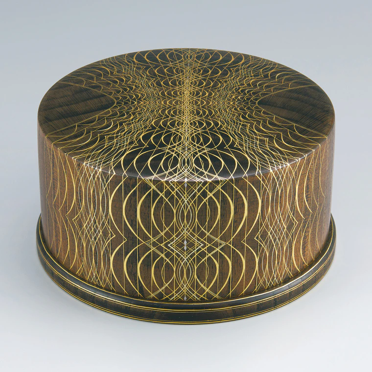 photo Coffer with design in kirikane. “Shining waves”