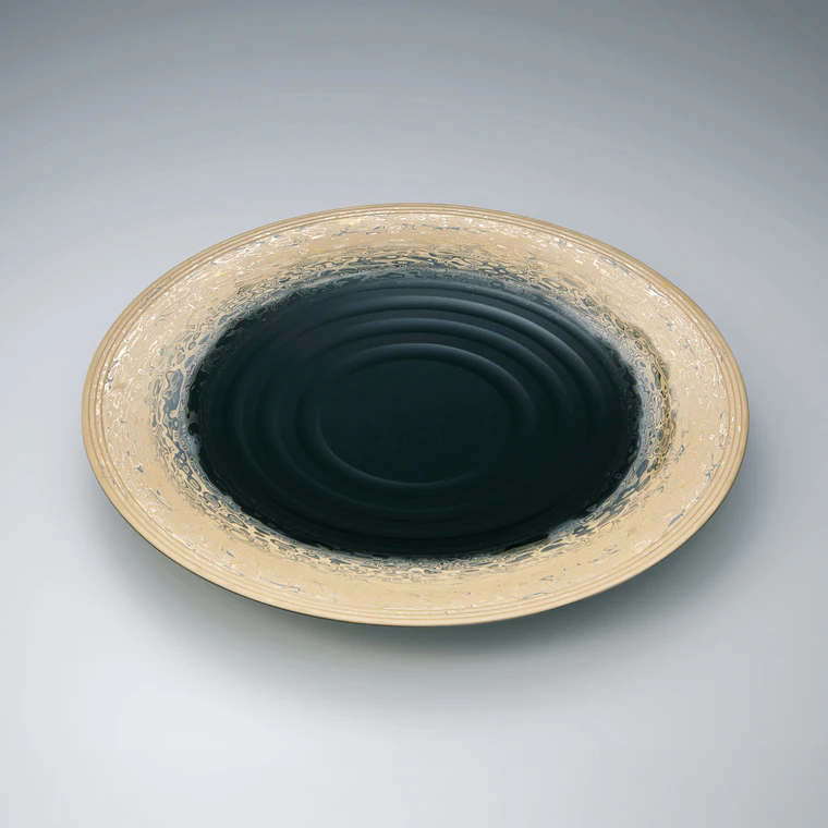 写真：蒟醬彫漆盛器「水音」