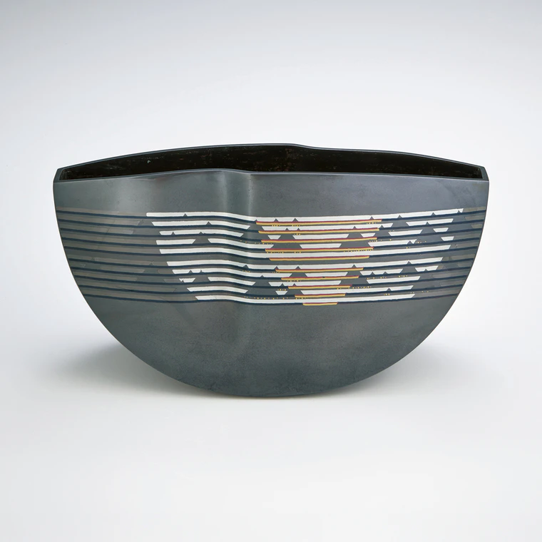 photo Rōgin flower vessel with design in inlay. “Dawn on islands”