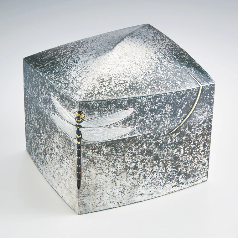 photo Box of rōgin. “Crescent moon”