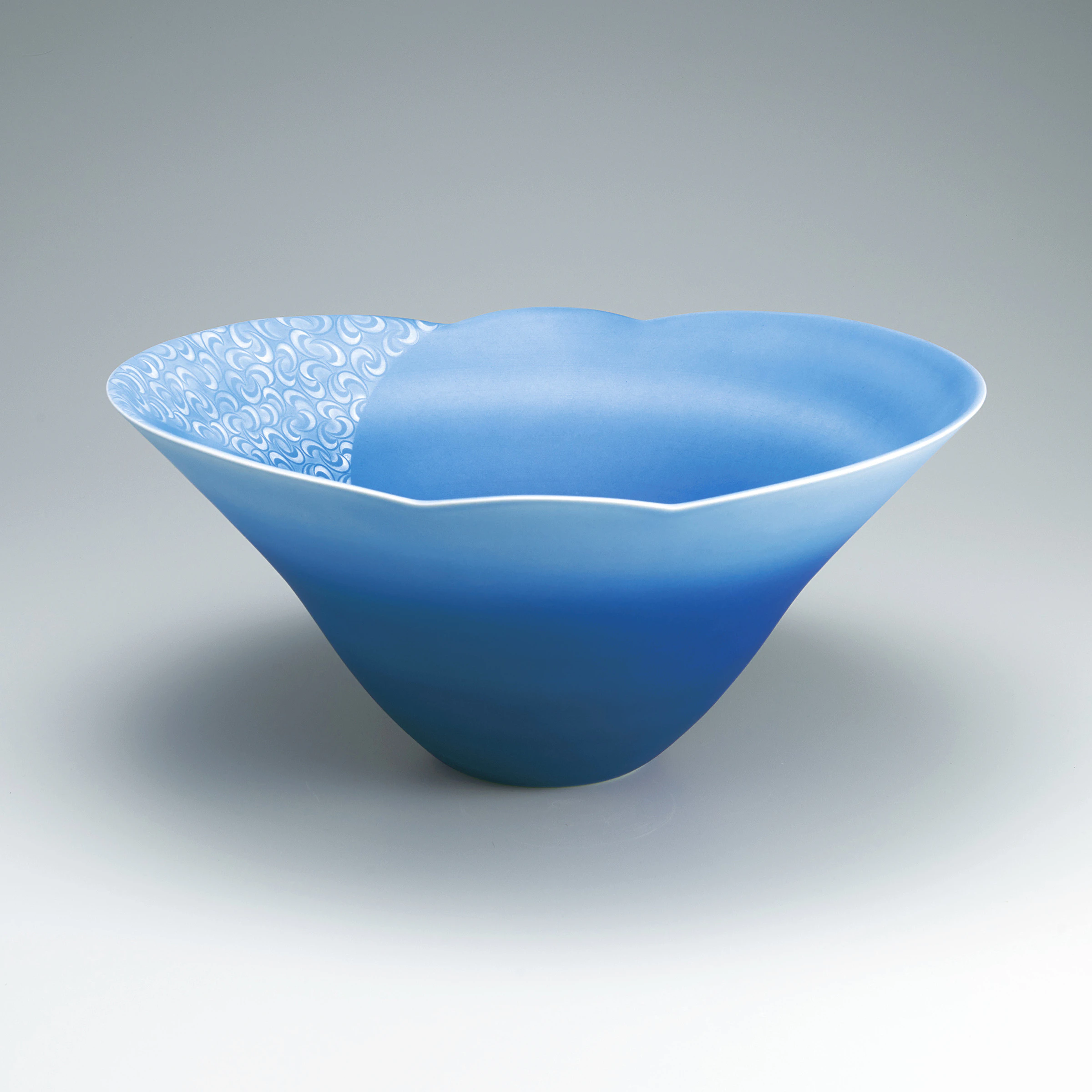 京焼　石橋裕史 　青白磁青磁釉象嵌櫛目文菓子鉢　22.2 京焼 石橋裕史 青白磁青磁釉象嵌櫛目文菓子鉢 22.2