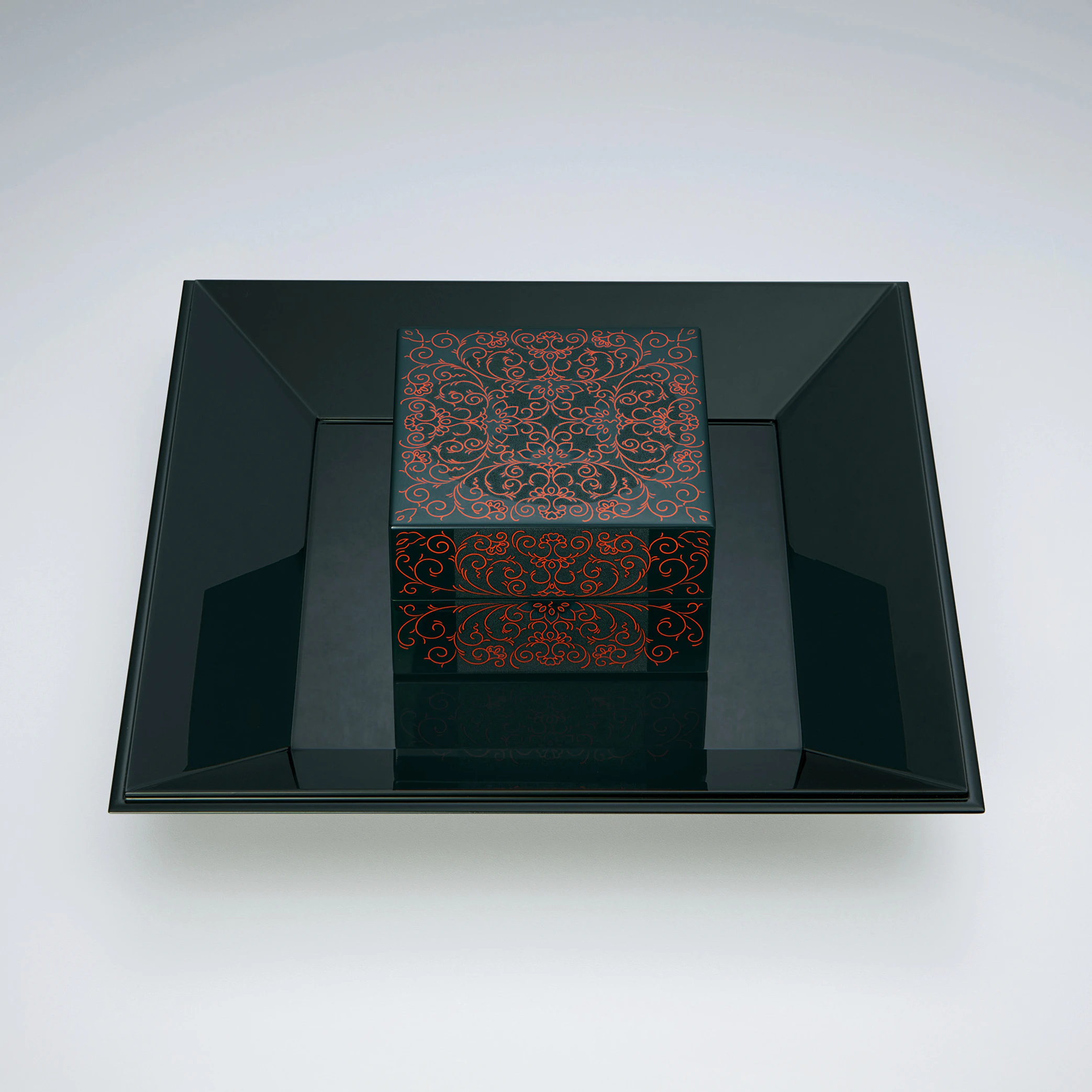 沈黒象嵌箱「歓」 附方盆(山岸 一男)｜ギャラリージャパン