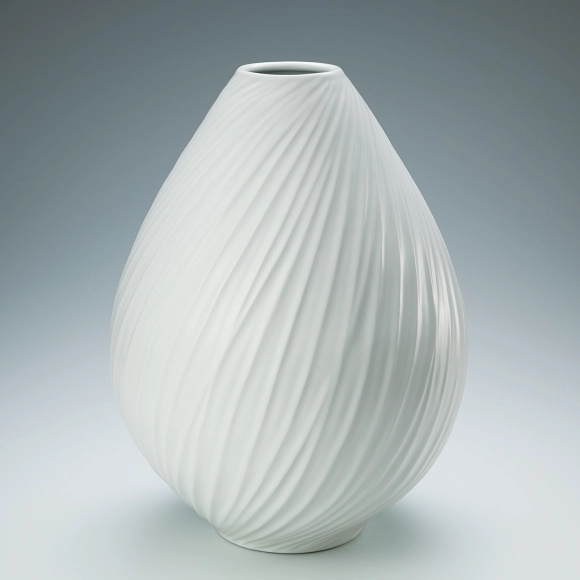 青白磁刻文花瓶(亀田 緑光)｜ギャラリージャパン