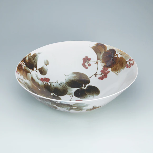 Large dish with Chinese smilax design.