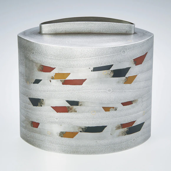 Flower vessel with stirred design. “Un’yū”