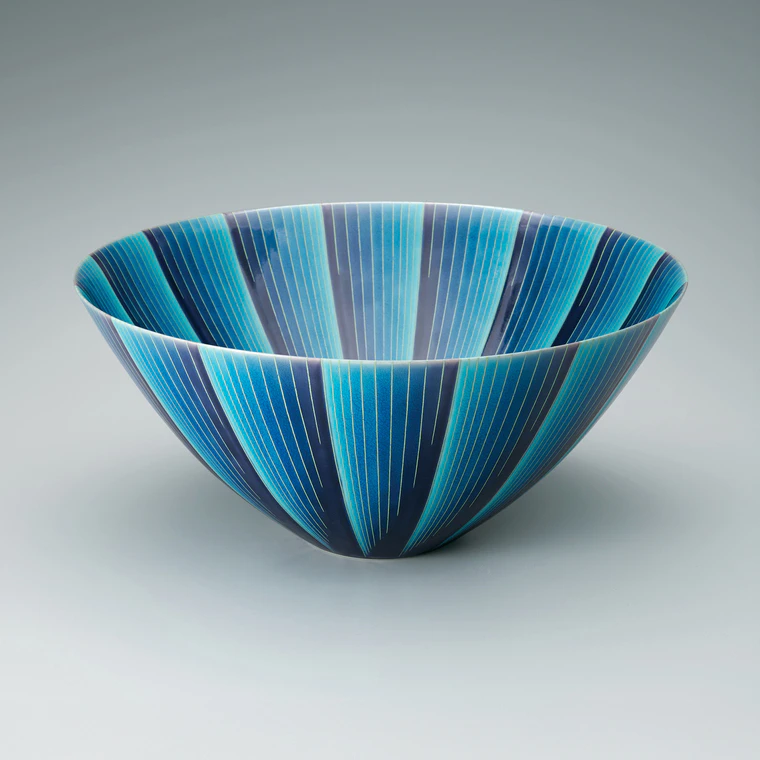 photo Bowl with Line Design in Underglaze Silver