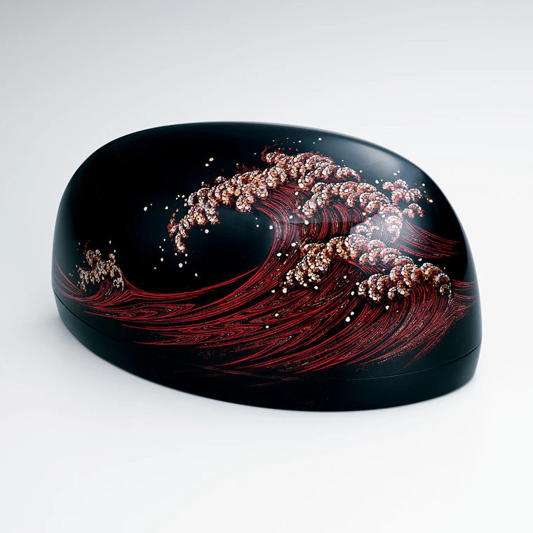 photo Kanshitsu Box with Design in Makie “Waves”