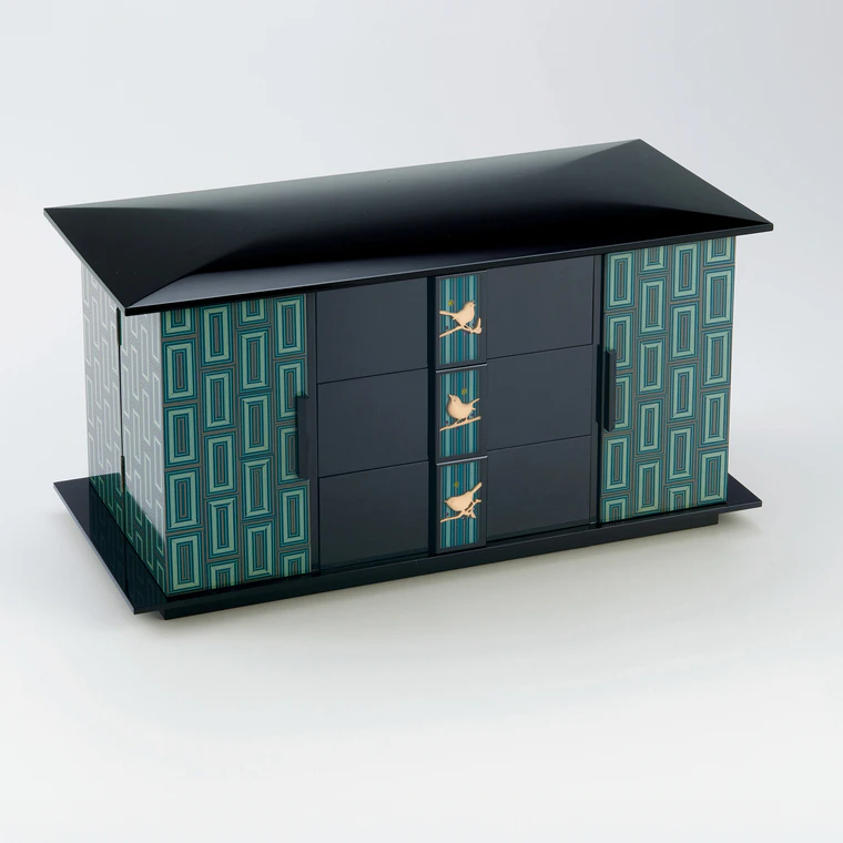 photo Cabinet with Catch with Bird Design in Urushi Carving and Inlay