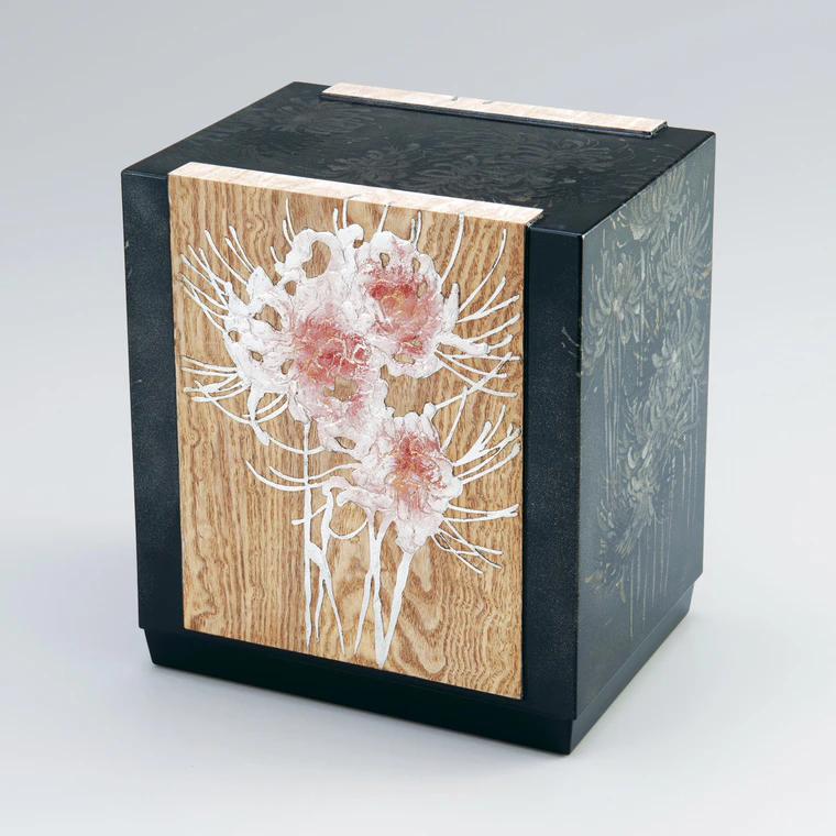 photo Box with Design in Makie on Plain Wood Surface “Autumn Scenery”