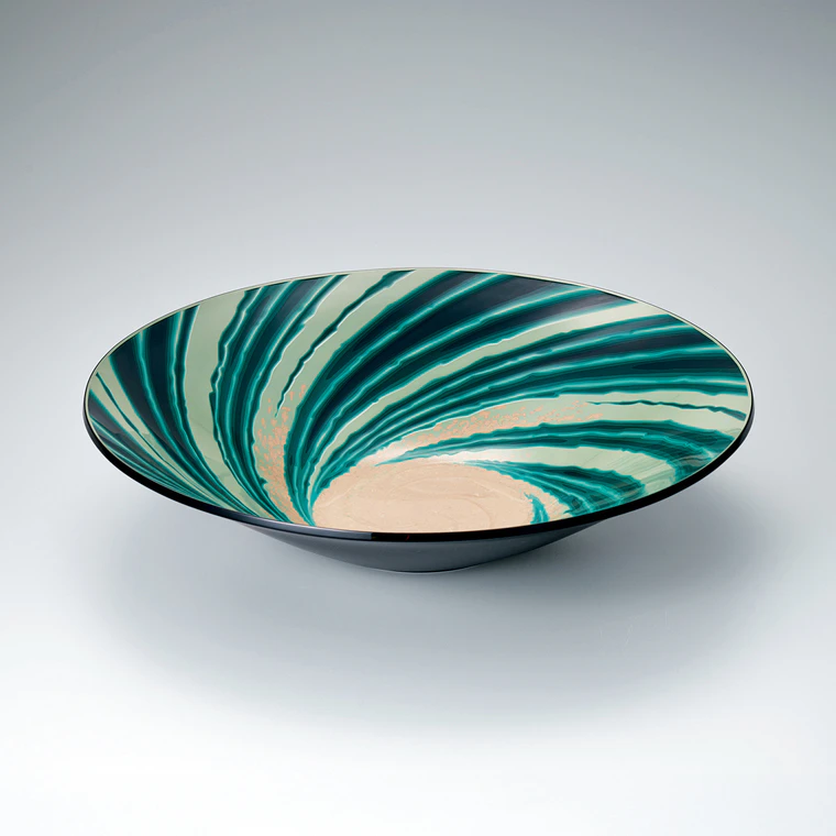 photo Bowl with Design in Carved Urushi and Kinma “Spring Tide”