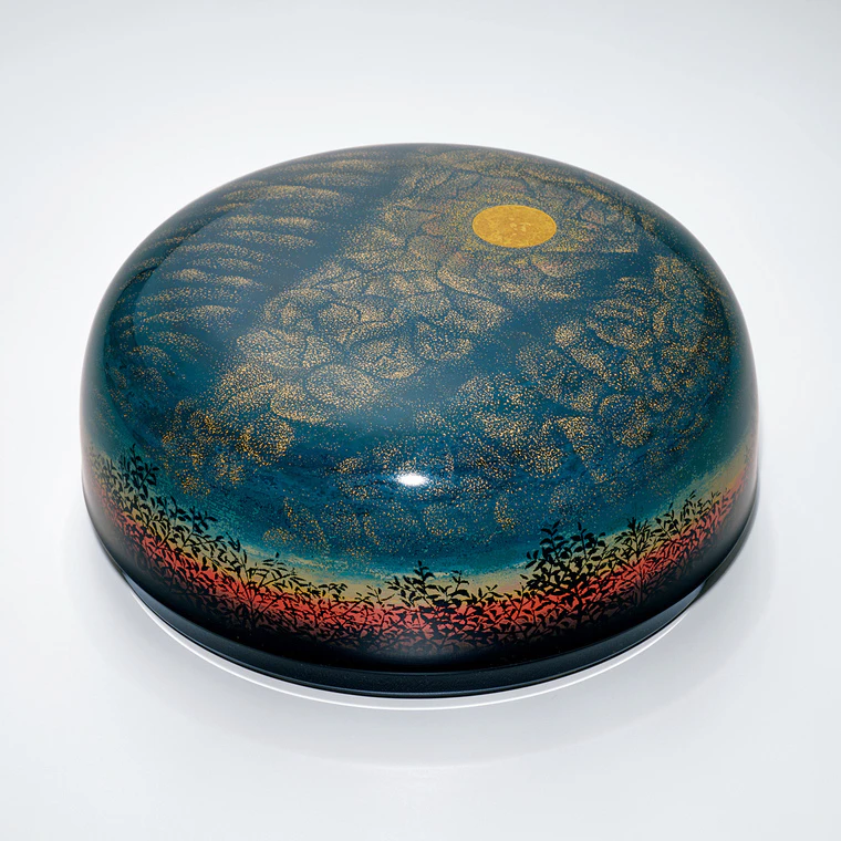 photo Covered Bowl with Design in Kinma “Heavenly Garment”