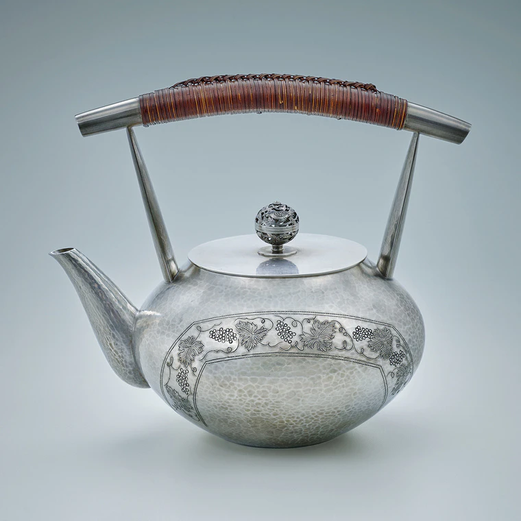 photo Flower Vessel Cast in Two Different Metals