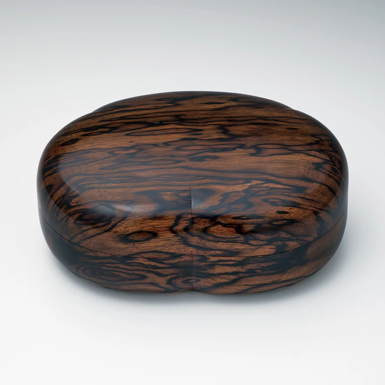 photo Covered Food Box of Persimmon Wood with Black Streaks “Wealth”