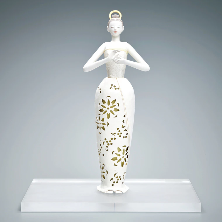 photo Doll Formed with Tōso Over Wooden Core and Covered with Cloth and Washi Paper “Jewel in the Hands”