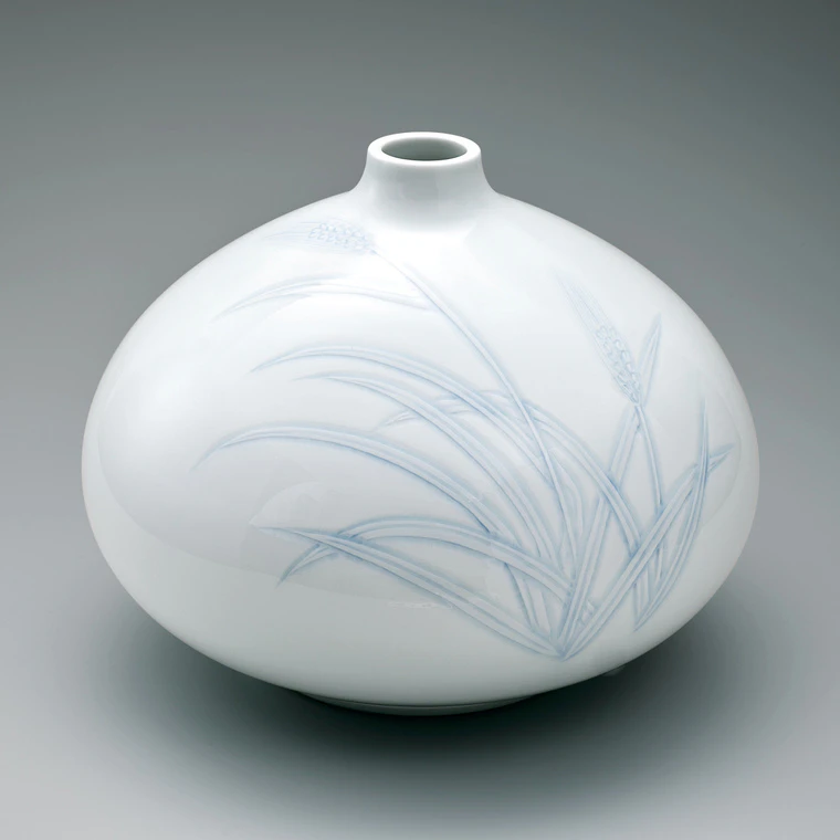 photo White Porcelain Jar with Colored and Engraved Wheat Design
