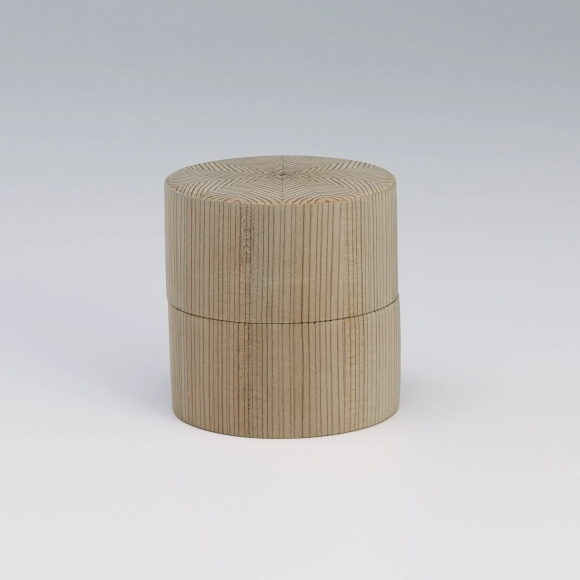 Nakatsugi Type Tea Caddy of Jindai Cedar Wood with Straight Grain